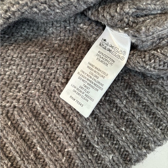 Women’s Dakini Sweater Size Medium - Picture 3 of 5